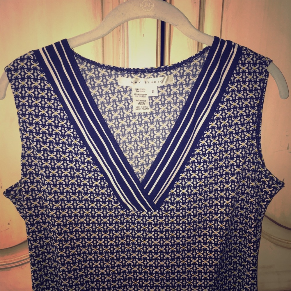 Max Studio sleeveless blouse size S